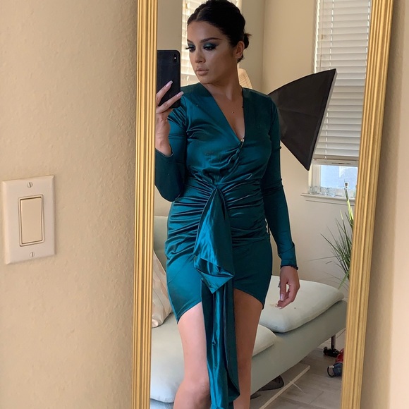 Sexy statement piece dress - Picture 3 of 4